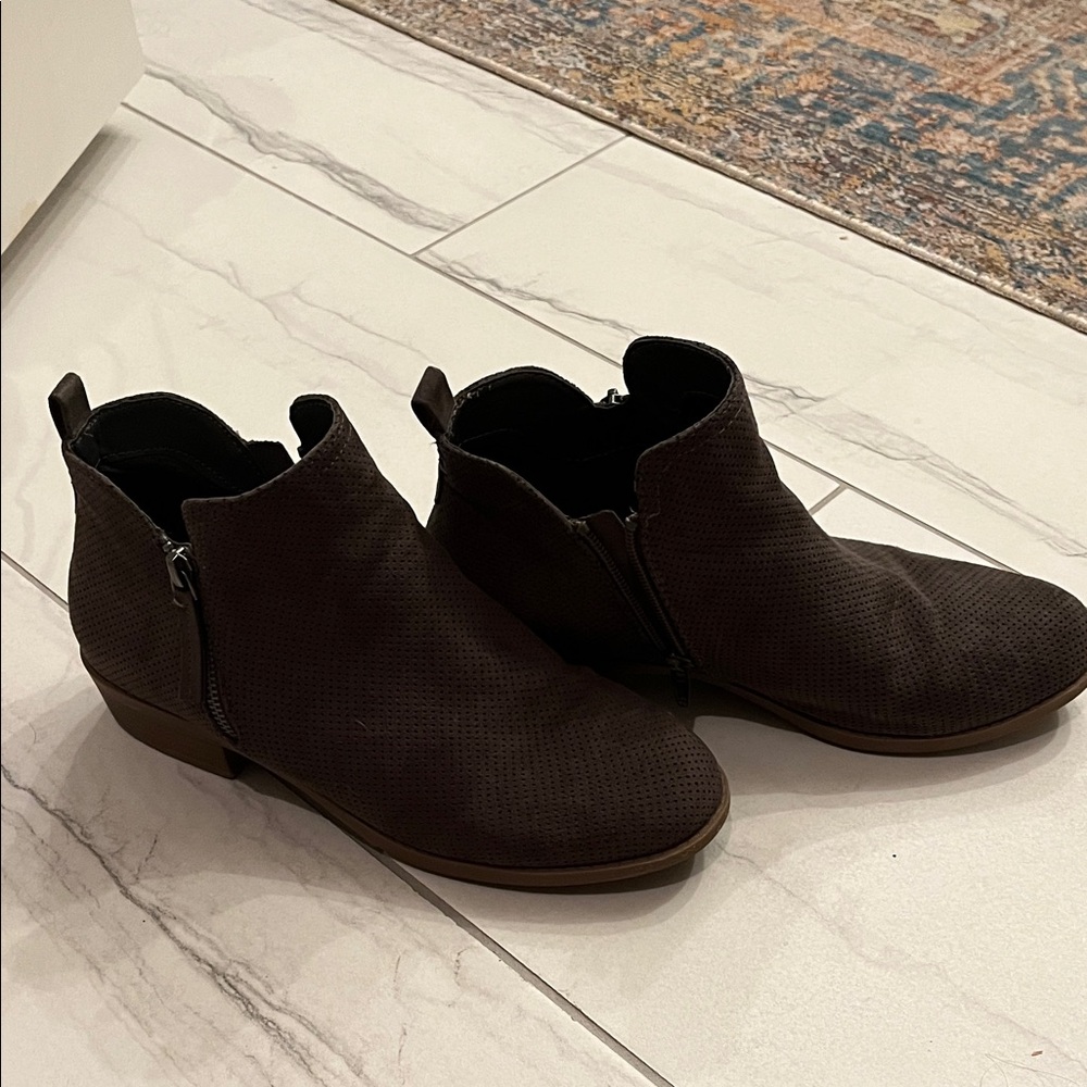 Women's Chocolate Ankle Boots-Universal Thread, 9.5